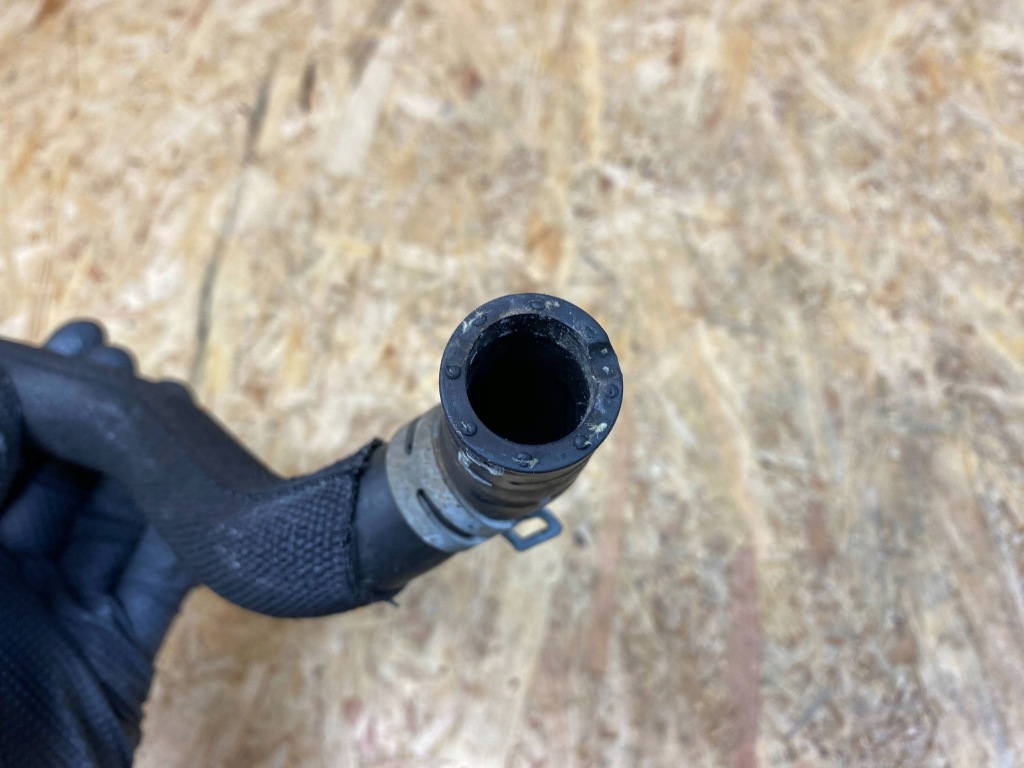 Пабтрубок  труба шланг воды mercedes w177 w247 w118 a2478306902 Доставка