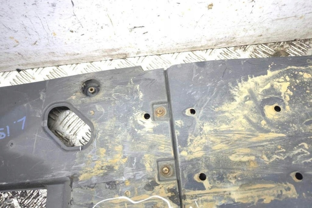 Правая накладка подвеска lexus is 3 _e3_ 5840153070 2.5l 2015 Цена