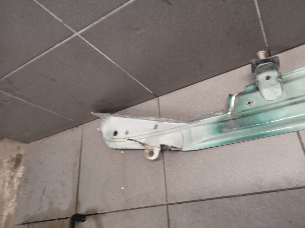 фото №7, Підкрилок кронштейн ліва vw touareg 7l6805175d