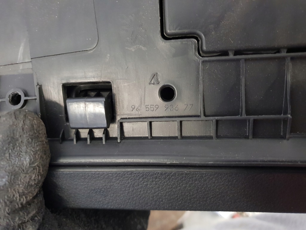 фото №8, Peugeot 308 08r t7 бардачок пасажира europa