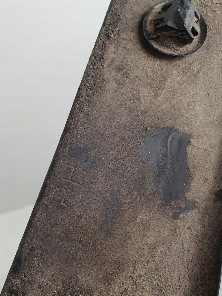 фото №4, Молдинг кронштейн порог правая mazda rx-8