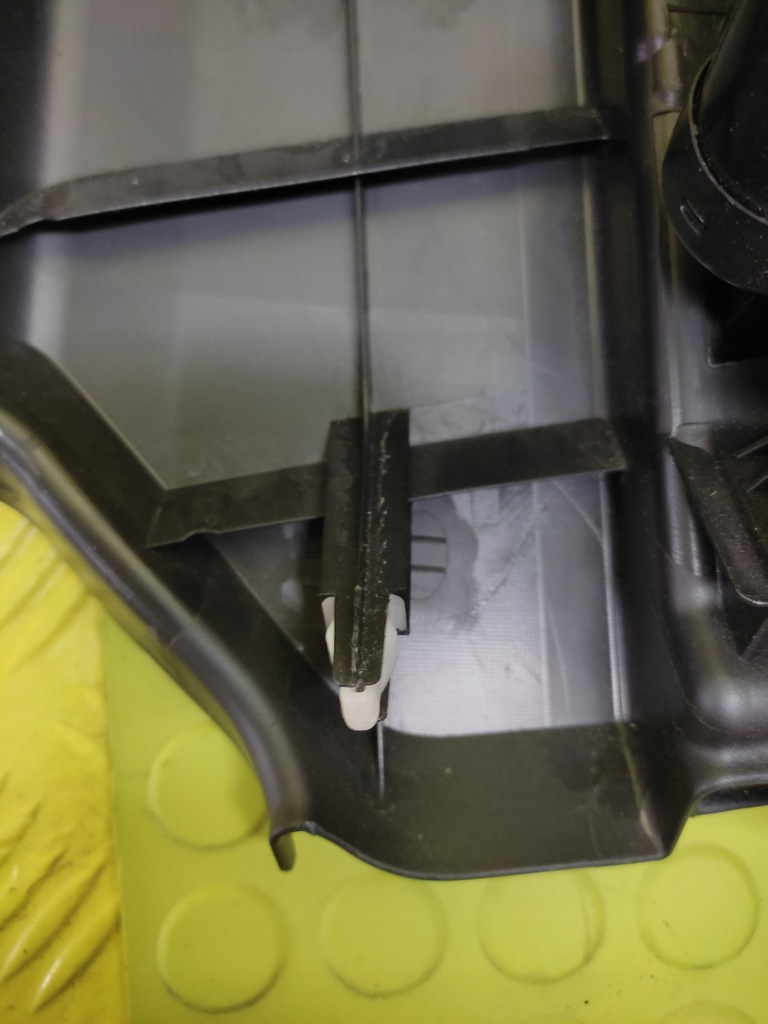 фото №14, Mazda 3 бардачок