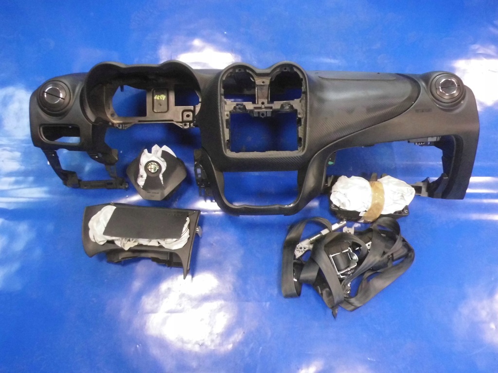 фото №1, Приборная панель подушки безопасности ремни подушка безопасности карбон alfa romeo mito