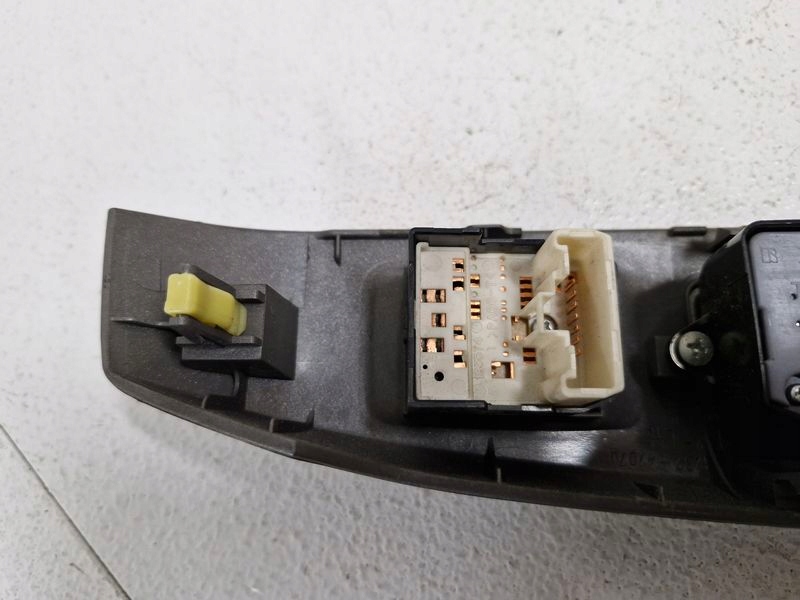 фото №8, Toyota prius 2 ii панель перемикачі вікон дзеркал кнопки лівий перед