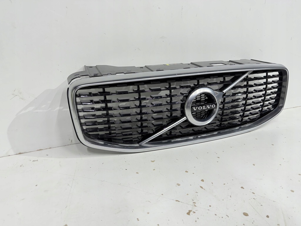 Решітка  решітка радіатора хром volvo xc60 2 r-design 31425538 Доставка