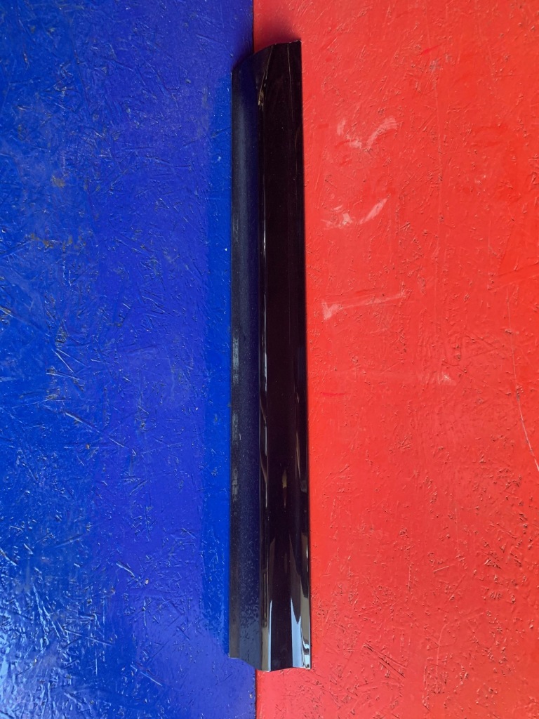 фото №1, Volvo xc60 ii 18- молдинг дверь перед левая r-design