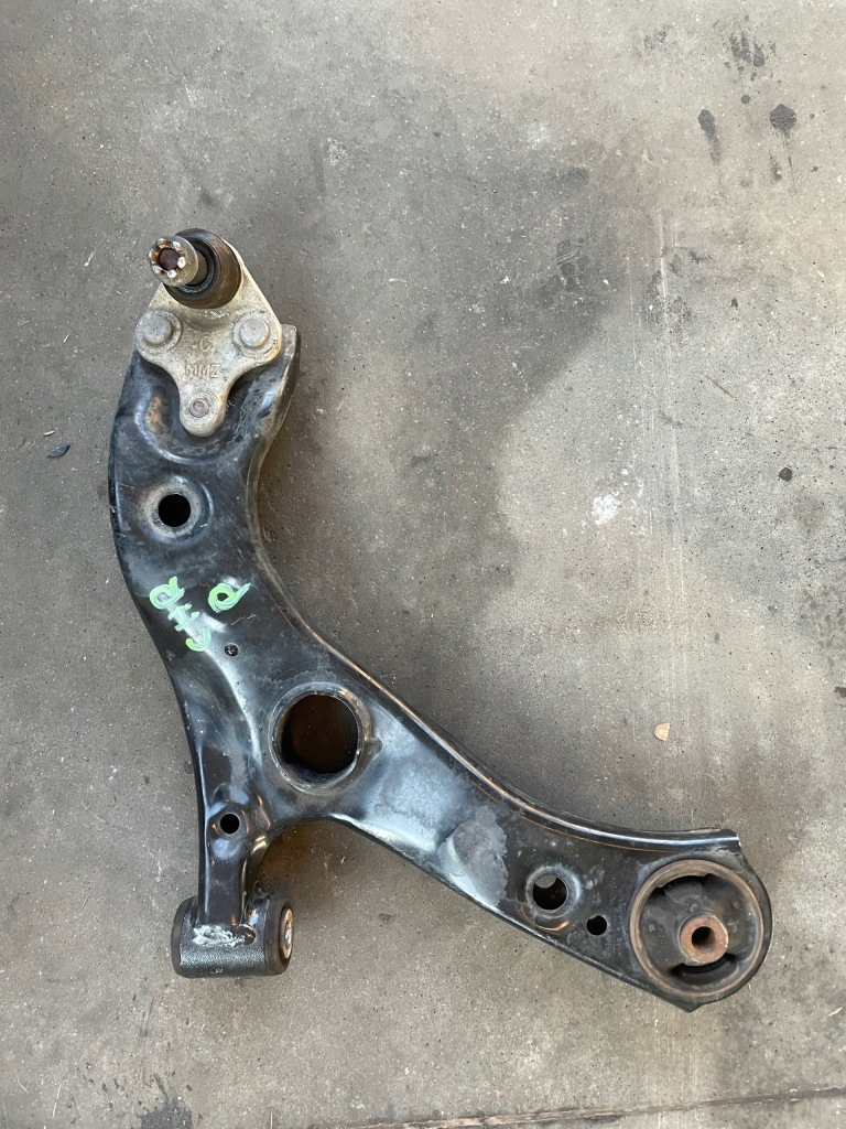 фото №1, Toyota c-hr рычаг правый передний оригинал