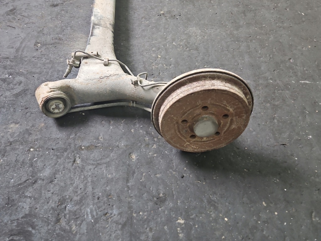 фото №3, Задняя балка oś задняя ступица тормозные барабаны skoda fabia ii hb