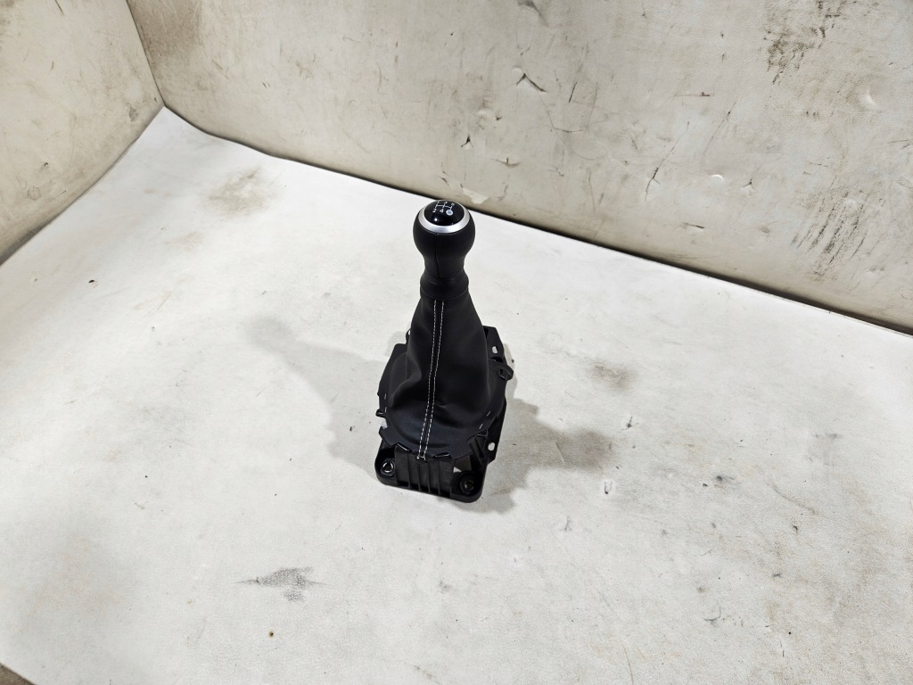 фото №1, Toyota aygo x 2022- домкрат ручка чехол