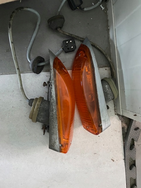 Поворотник под бампер америка mercedes 107 ранний i seria - пара с Разборки