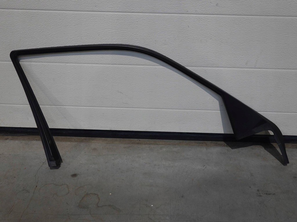 фото №1, Mercedes c-klasa w202 молдинг рама захист двері лівий перед передня оригінал