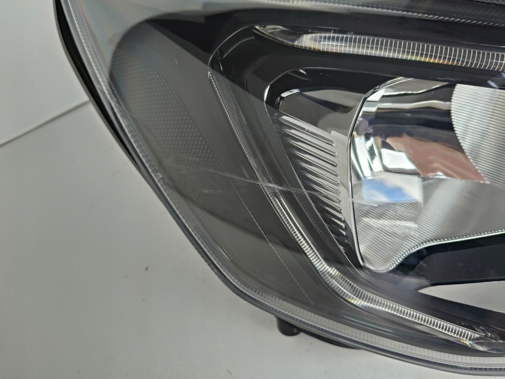 Фара правий фара ford focus mk4 18- led Зі Шроту