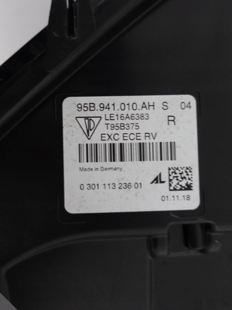 Porsche macan 95b рестайлинг  18- фара full led тонированная правый Цена