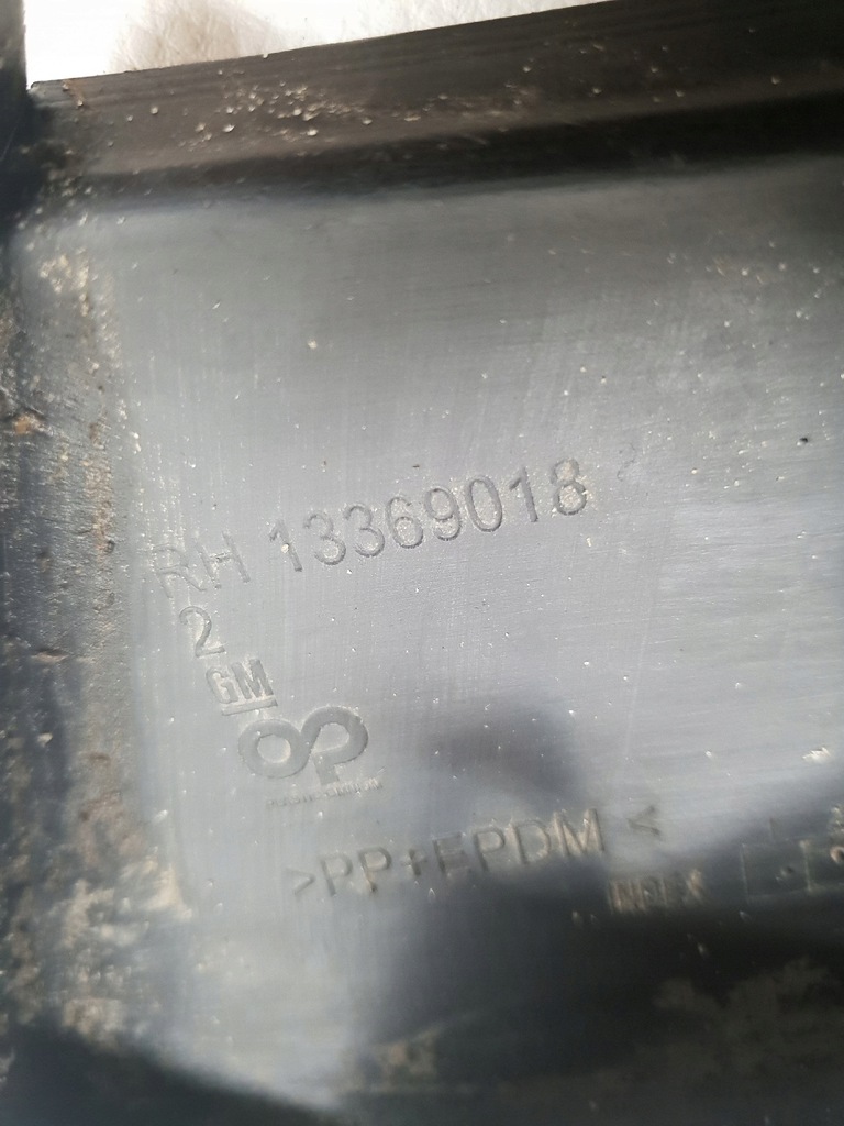 фото №10, Opel cascada накладка-спойлер резиновый элемент спойлер w бампер перед p