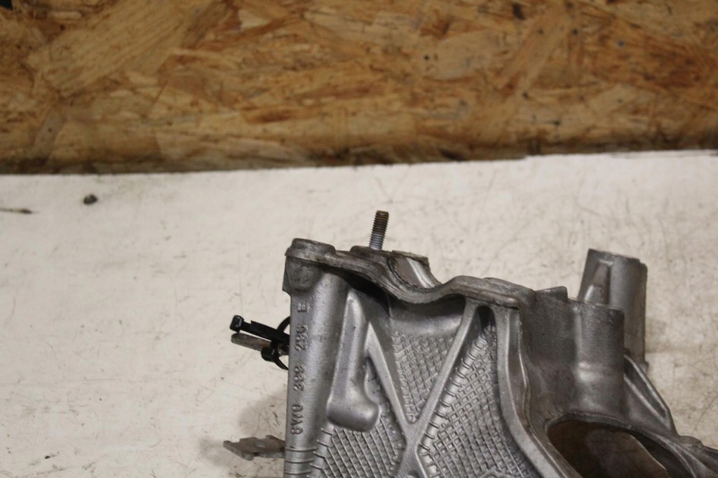 фото №8, Кронштейн кронштейн кронштейн двигуна права audi a4 s4 b9 2018