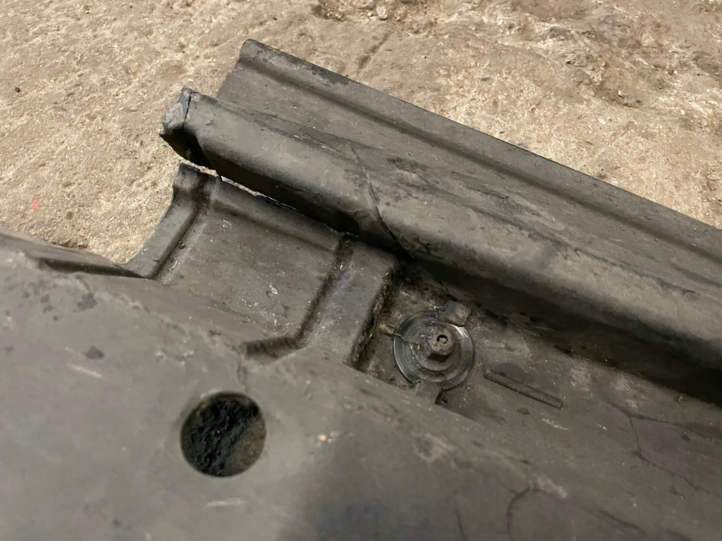 Audi a4 b8 a5 захист плита підлога підвіска ліва Київ