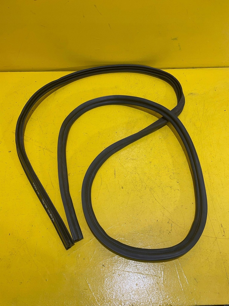 фото №5, Nissan note - прокладка крышки багажника