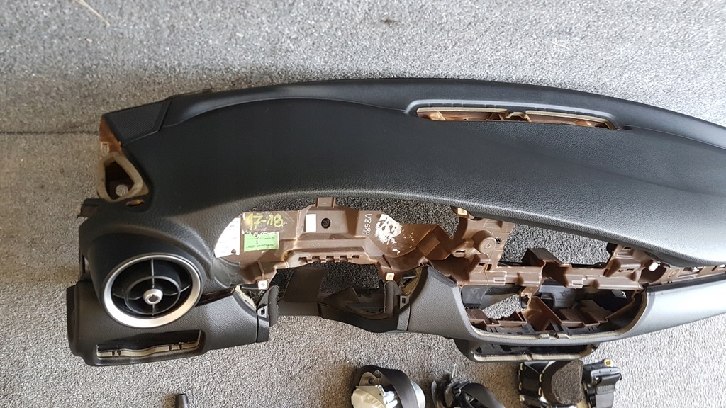 фото №3, Alfa romeo giulia приборная панель консоль ремни подушка безопасности kpl.