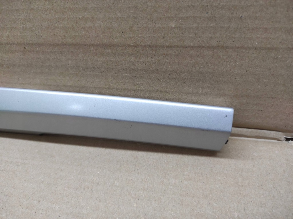 Заглушка накладка рейлінг ліва перед renault laguna 3 універсал Зі Шроту