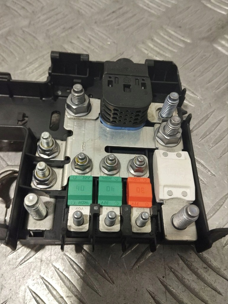 фото №5, Maserati levante 2019 рамка / модуль запобіжників 06701050540