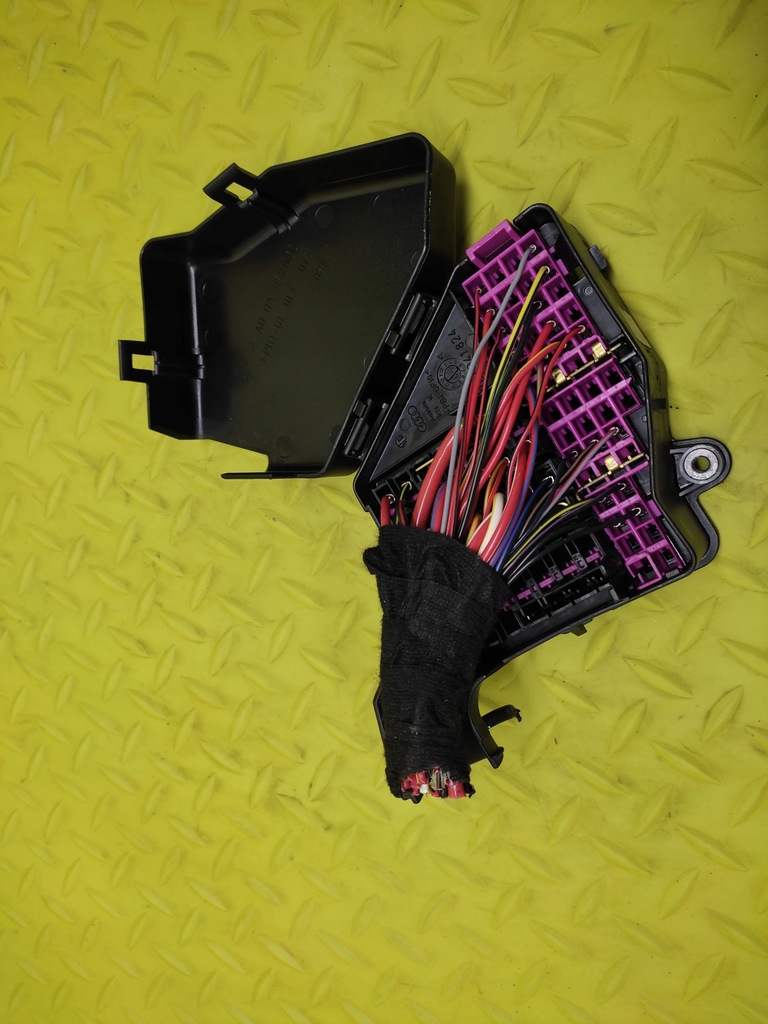 фото №4, Audi a6 c6 коробка предохранителей 8d1941824