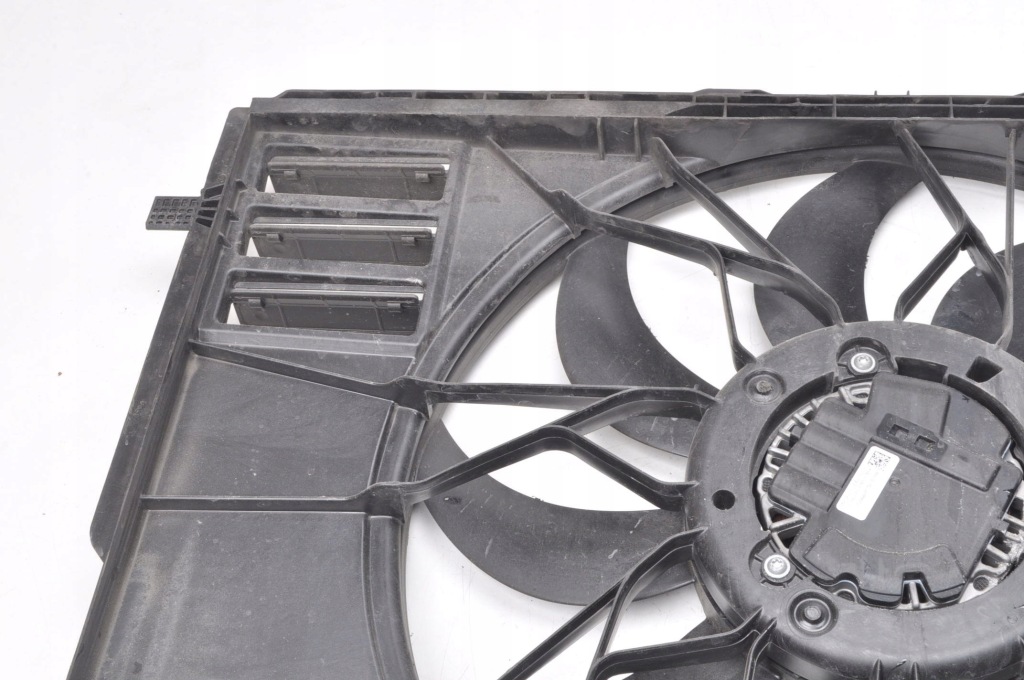 Mercedes w177 w247 w253 2.0 cdi вентилятор радіатора води a2479060200 Ціна