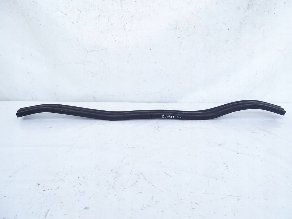 фото №1, Прокладка капот mercedes ml w166