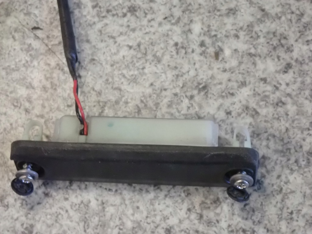 фото №5, Toyota corolla verso 04- switch кришки задня кнопка