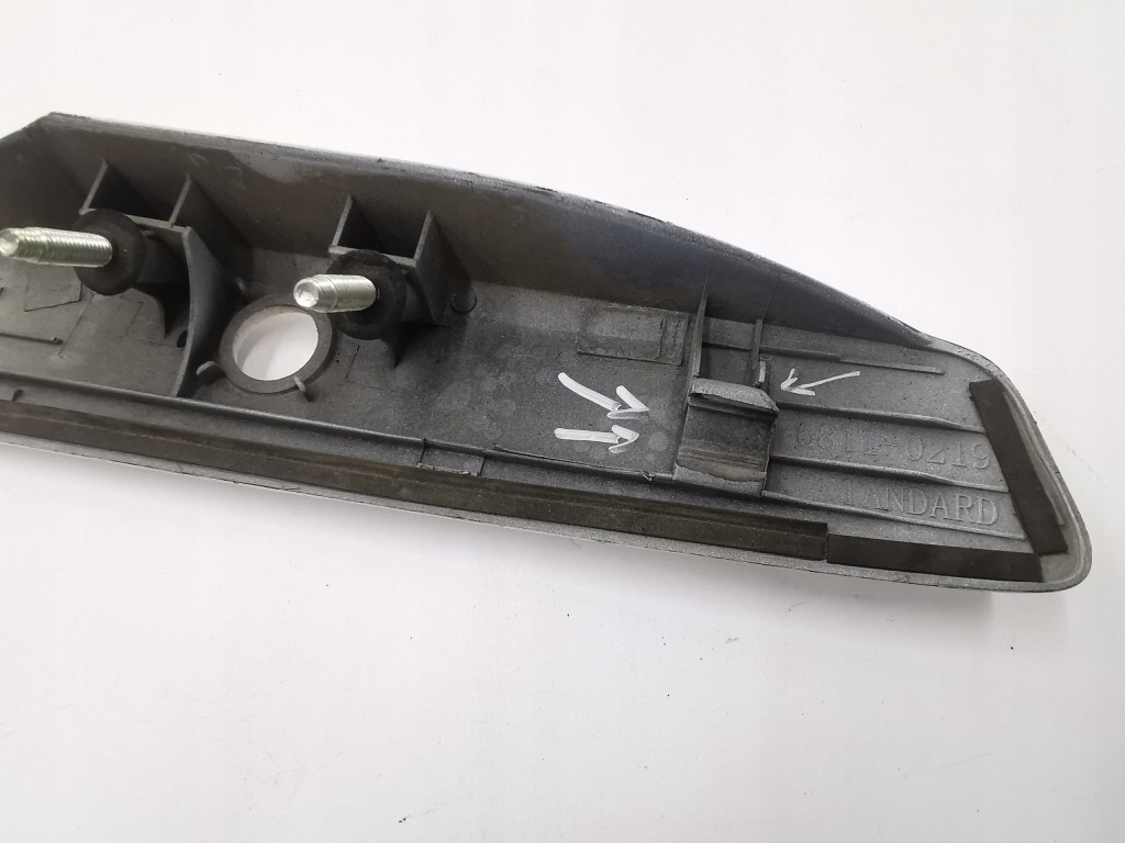 Молдинг накладка кришки багажника toyota corolla e15 / 6811-02330 Київ