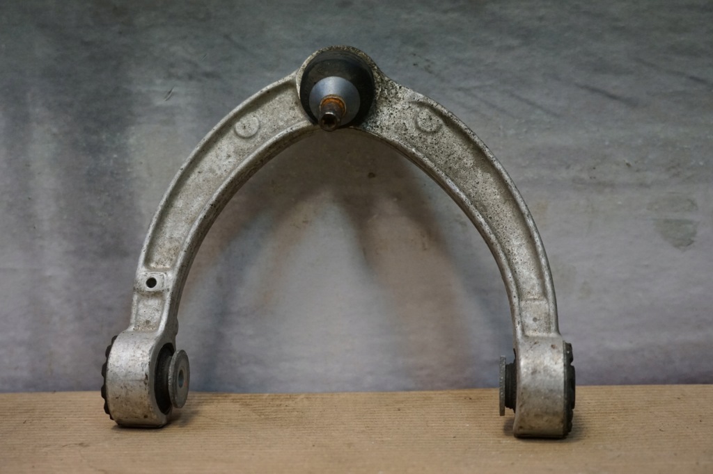 фото №1, Mercedes w166 рычаг перед верхний левый a16613