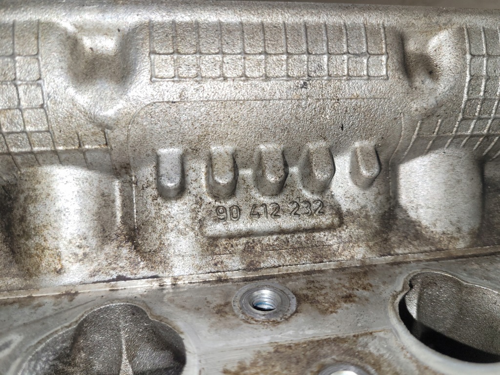 Головка + валы распределительного вала оригинальный номер 90412232 opel omega b 2.5b в Украине