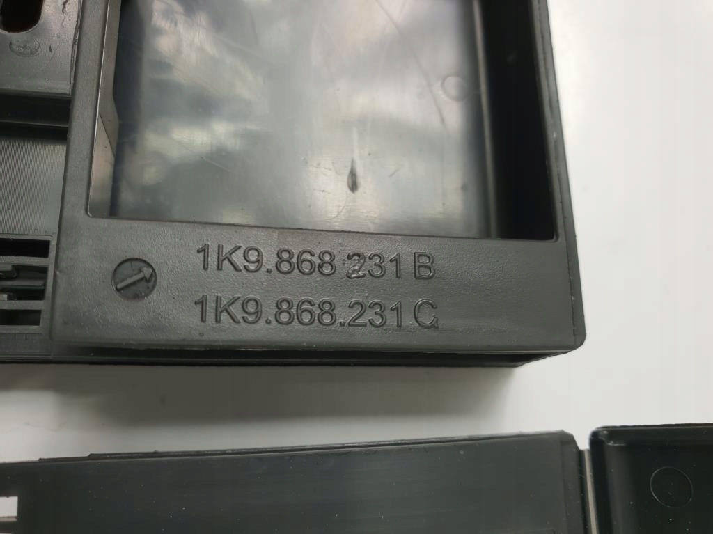 фото №4, Заглушка кронштейн дитяче крісло vw golf vi 1k9868231b