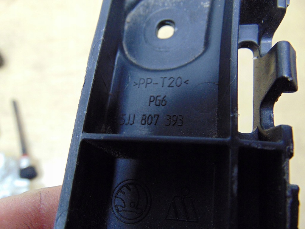 фото №9, Напрямна бампера лівий задня skoda rapid 5jj807393