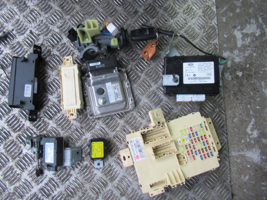 фото №1, Kia ceed ii hb 2014 r. 1.4 бортовий комп'ютер блок керування 39110-2brbd