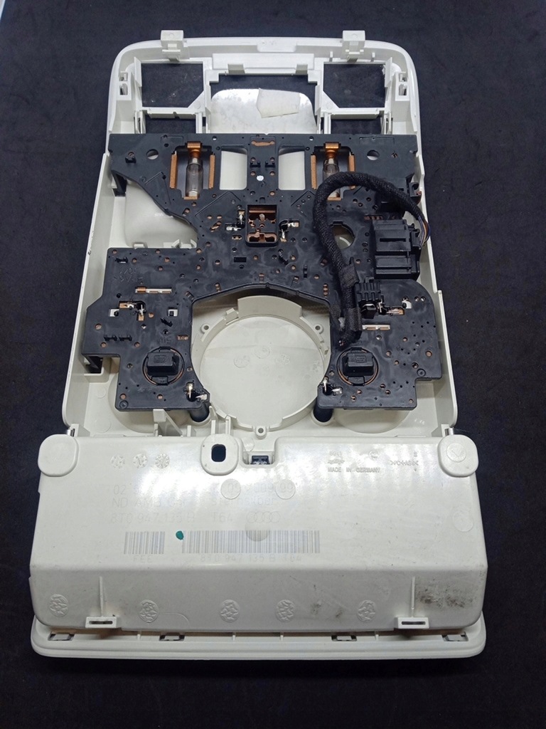 фото №7, Лампа стельовий audi a4 b8 8t0947135b