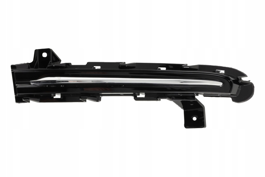 Купить Volvo v40 2016 lift правая решётка заглушка бампера с хром