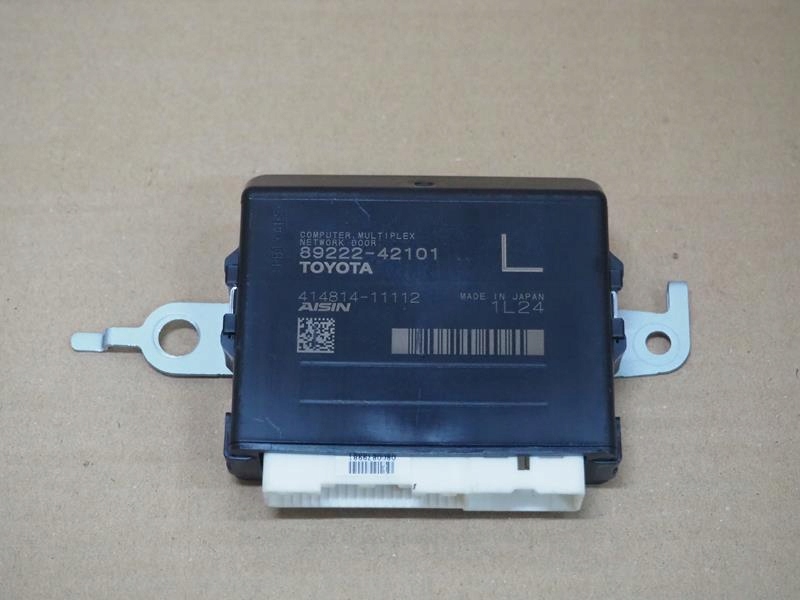 Купить Модуль крышки электрический toyota rav4 v 8922242101