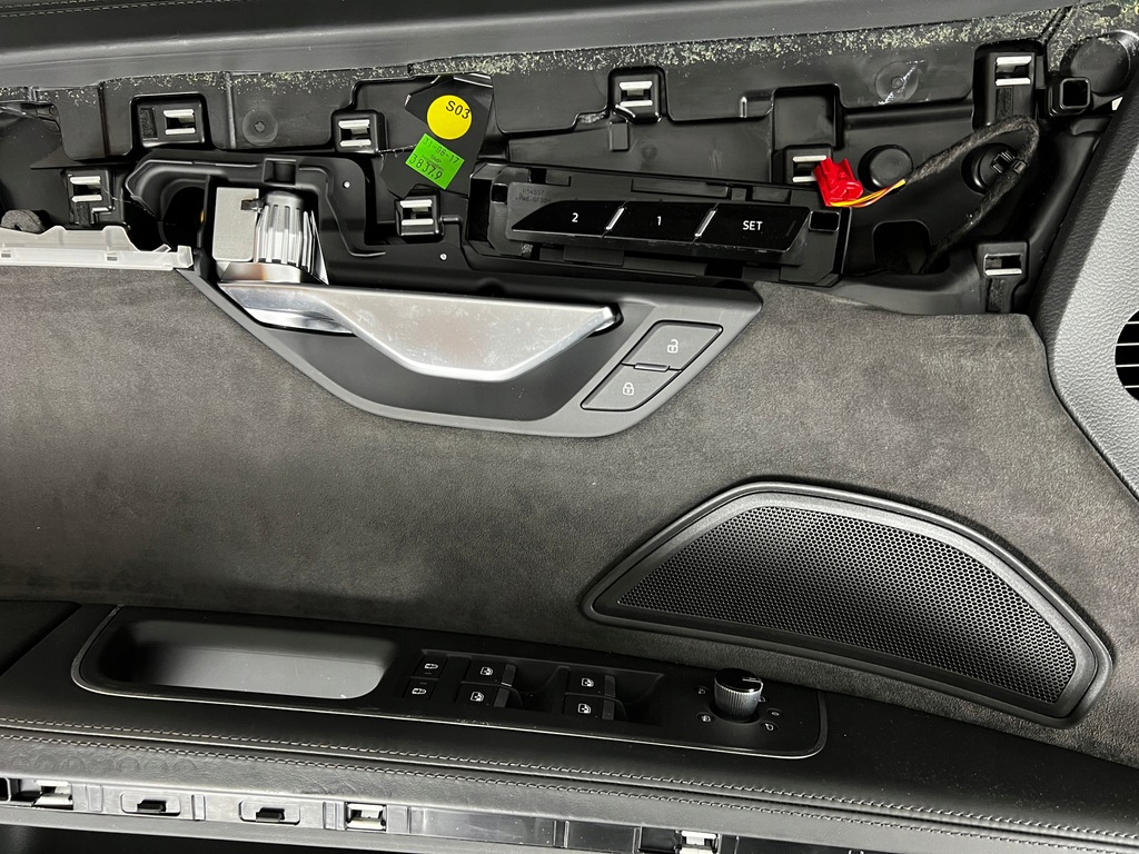 фото №8, Обивка обшивки обшивка дверь audi a8 s8 d5 4n long alcantara + кожа