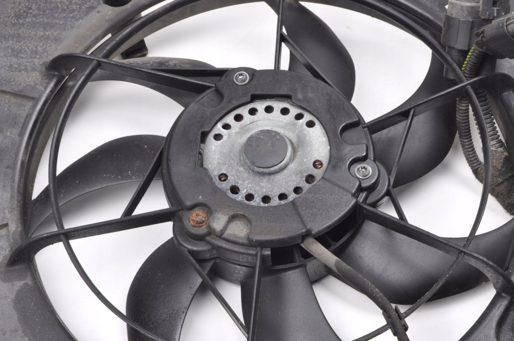 Opel insignia a 1.8 16v 140km вентилятор радиатора 22915599 Доставка