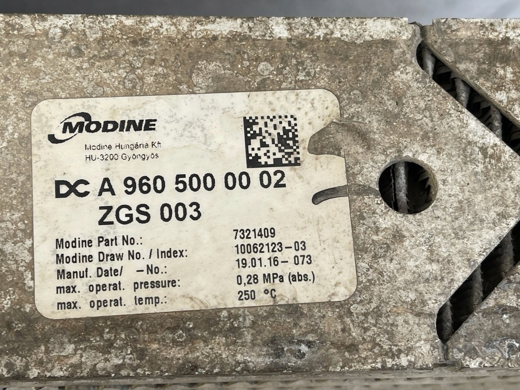 Радіатор повітря інтеркулер mercedes actros mp4 mp5 a9605000002 Зі Шроту