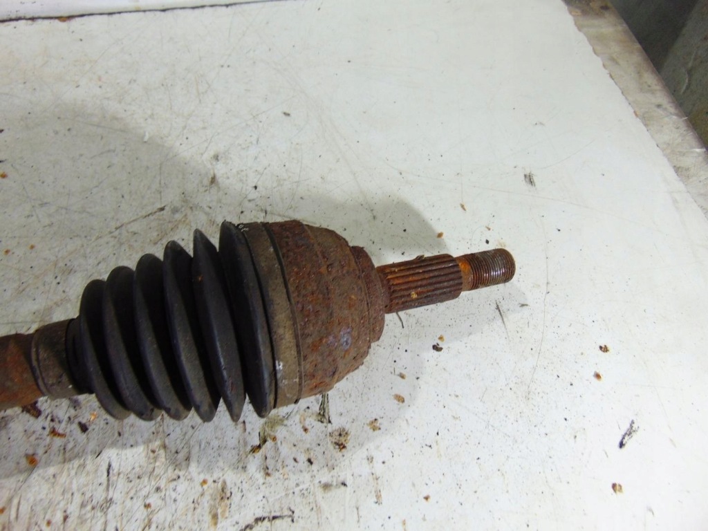 Приводной вал левая renault megane 2 2.0 16v 8200285909 Цена