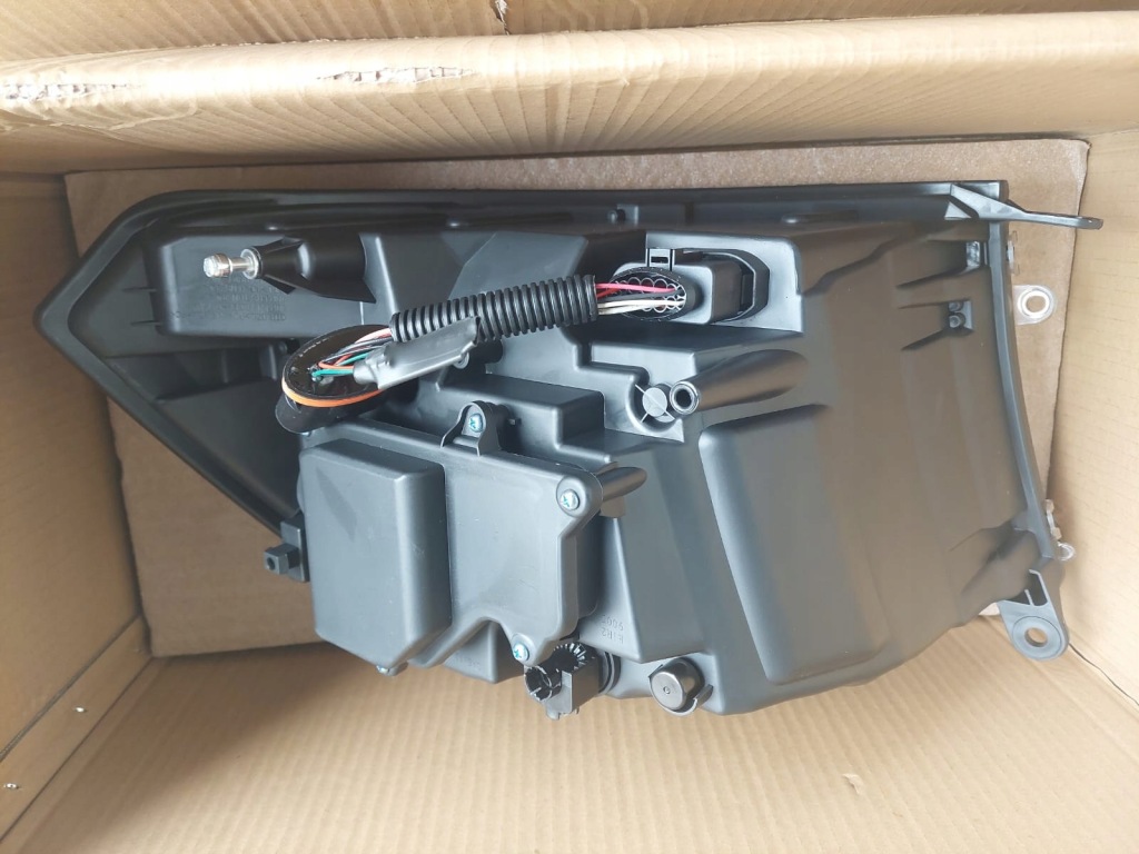 Dodge ram 2016- фара правый  + левая светлая led линза комплект с adapterami Киев