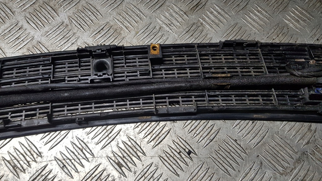 фото №16, Mercedes w203 впуск повітря капот 189