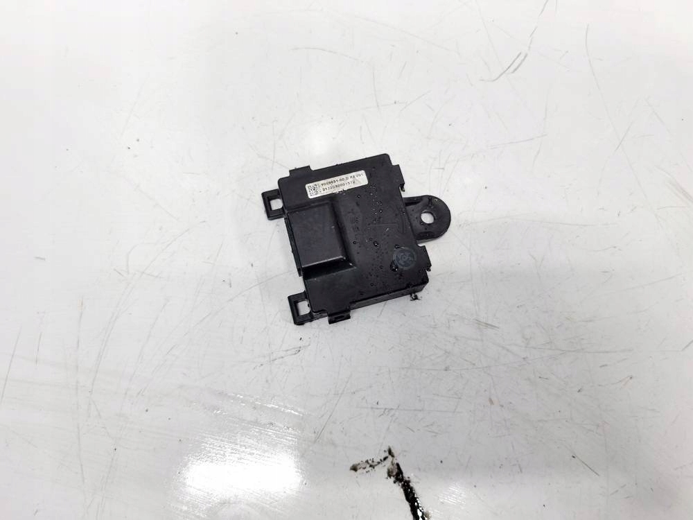 фото №1, Tesla model s модуль управление двери 2014 106965100d 1069651-00-d