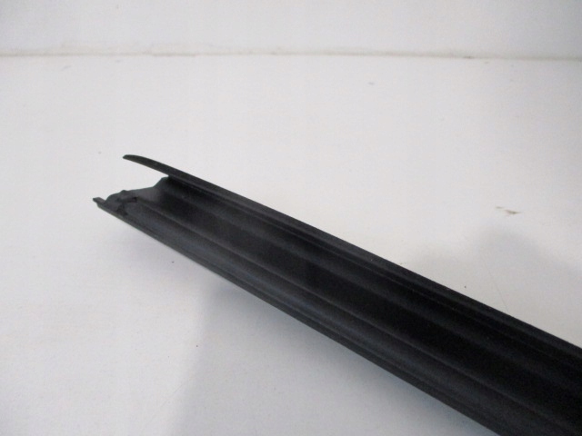 фото №9, Peugeot 301 12- прокладка внутренняя zagrnijąca стекло левая перед 9675437480