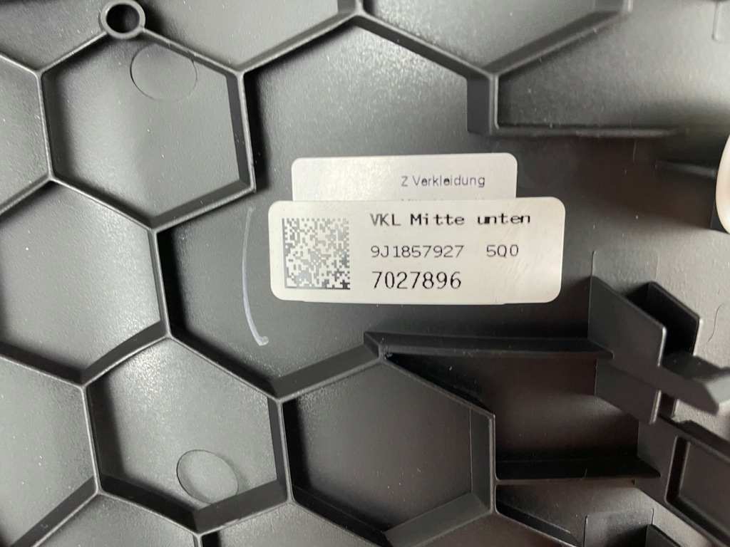 фото №5, Porsche taycan 9j1 защита панели консоли 9j1857927