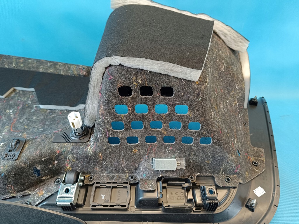 фото №10, Skoda octavia iv combi 1,5tsi 110kw 2021r обшивка багажника правый 5e7867428a