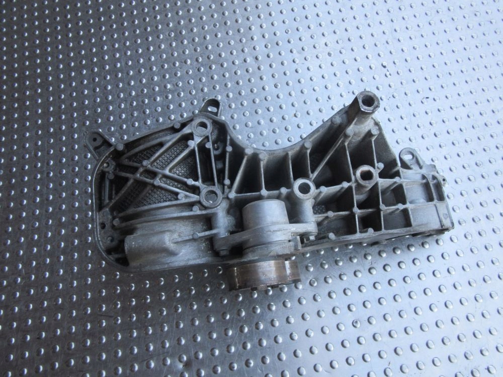 фото №5, Dacia duster i 1.6i 2011 основание кронштейн генератора