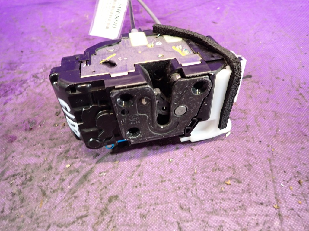 фото №4, Hyundai i20 i 12- lift fl 3d замок перед правый 81320-1j230 813201j230 4 pin