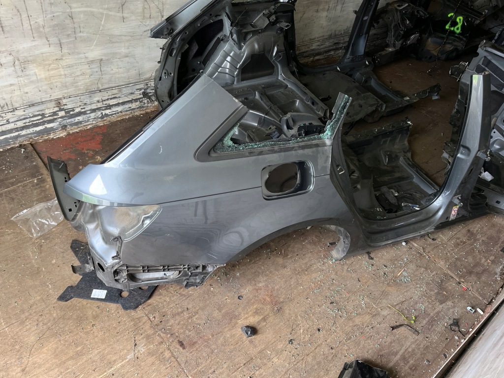 фото №1, Audi a4 b9 8w avant правий задній крила чверть